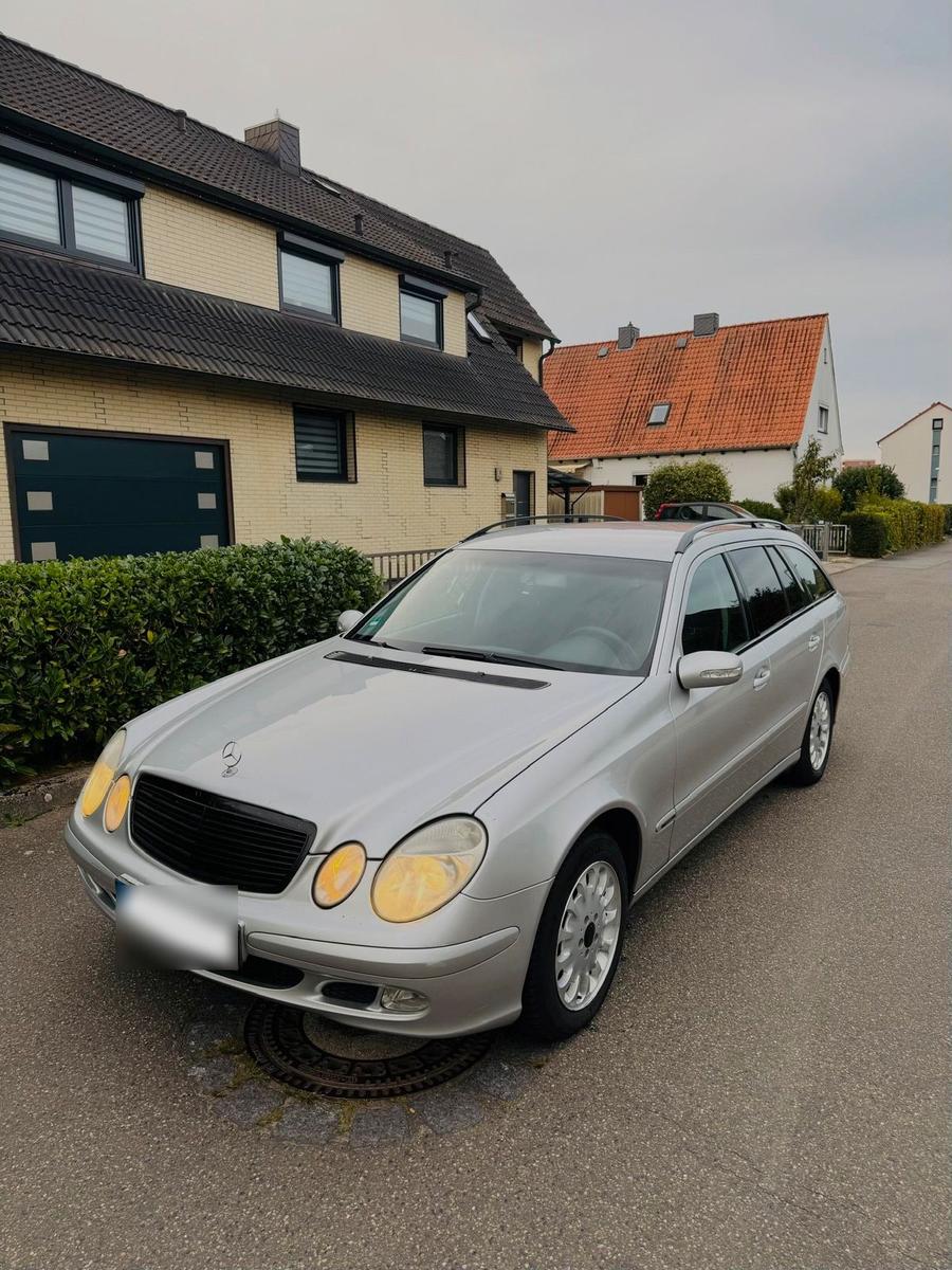 Mercedes-Benz 220 2004 — rear view