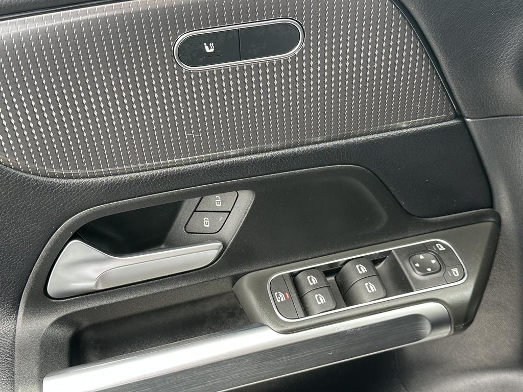 Mercedes-Benz GLB 180