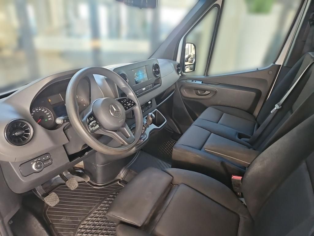 Fahrzeugabbildung Mercedes-Benz Sprinter 317 DOKA Pritsche 7 Sitze 3,5t AHK STHZ