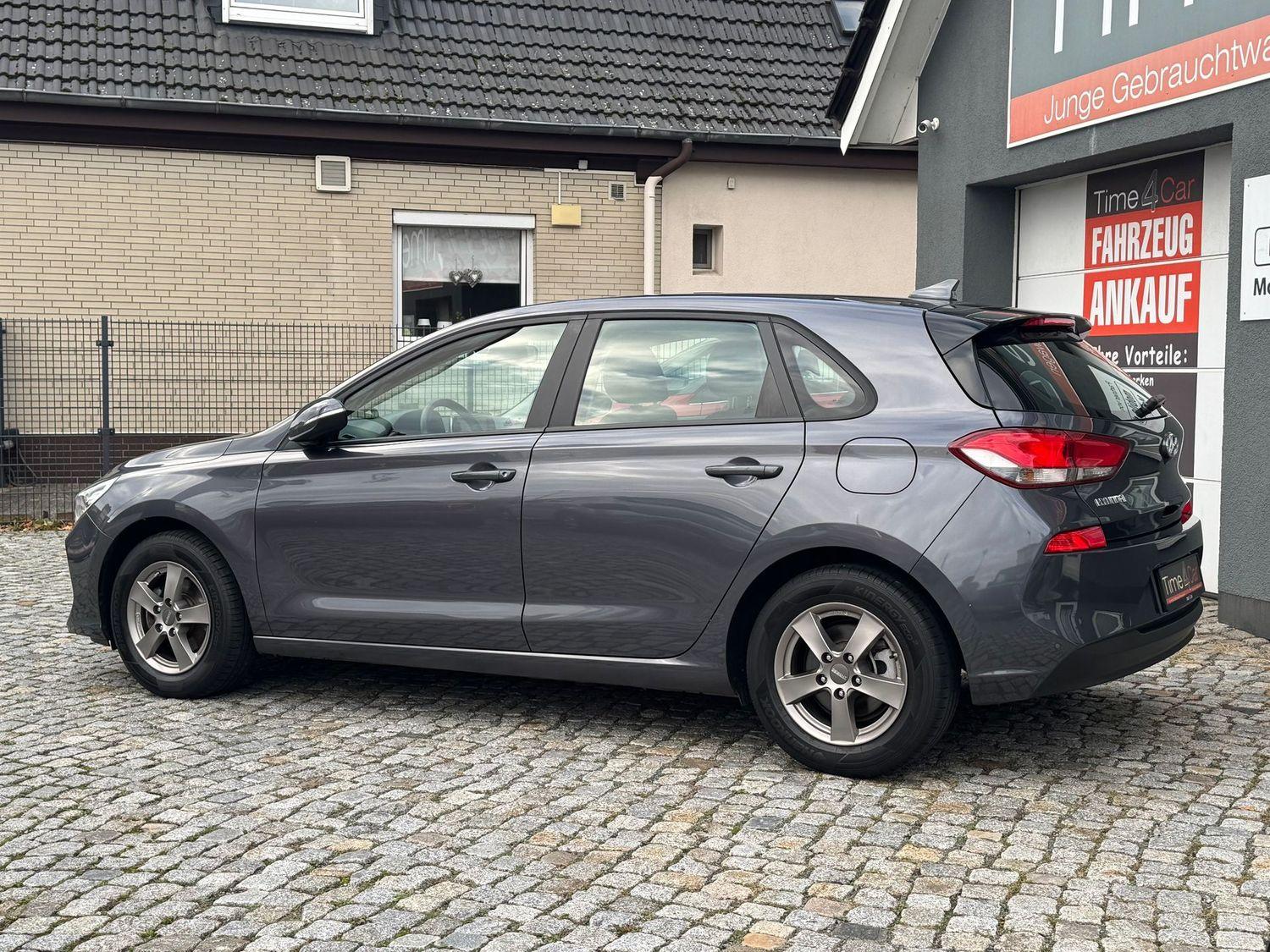 Hyundai i30 Select Kamera CarPlay Navi SHZ Tempom.