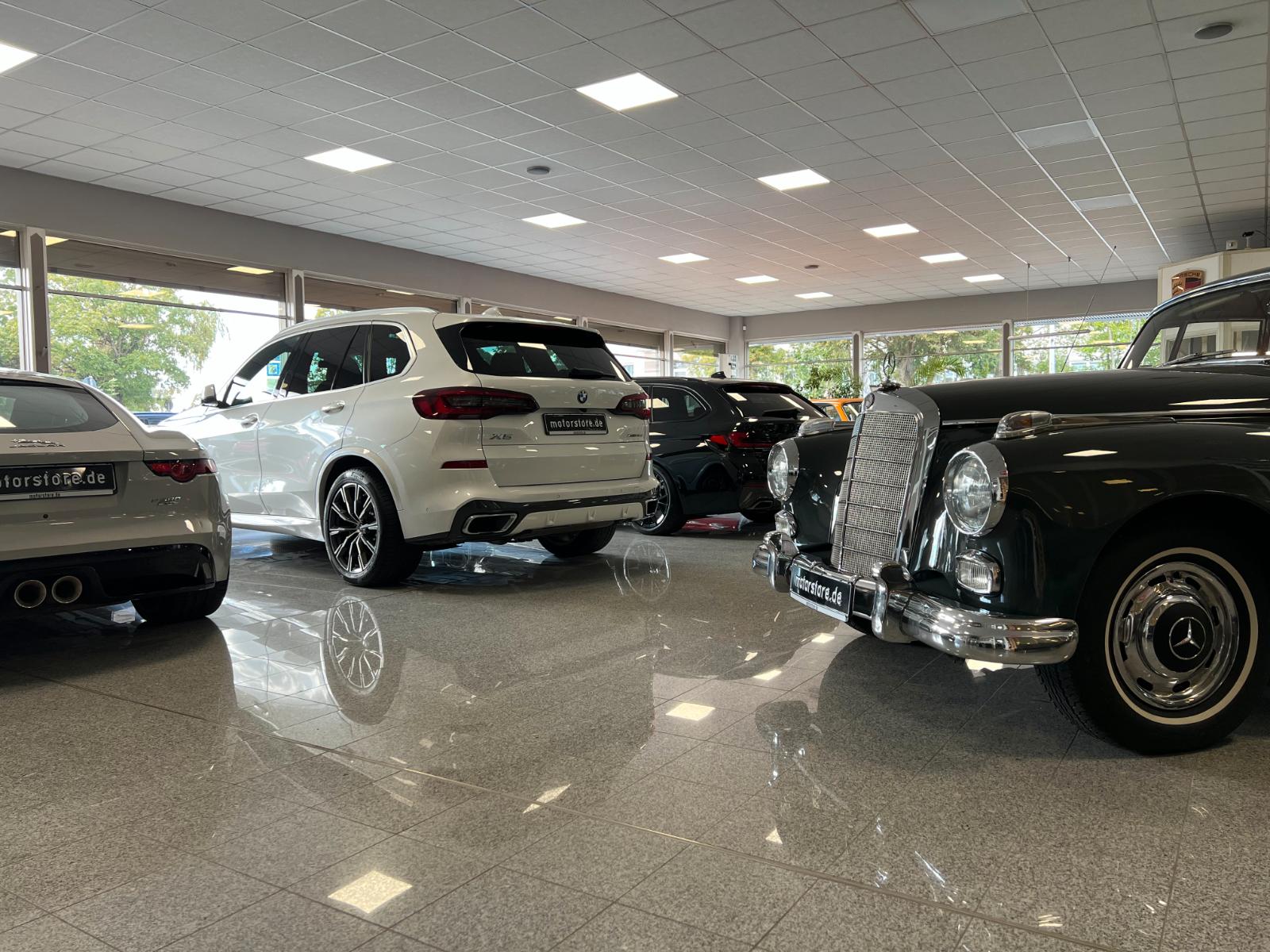 showroom-image-top