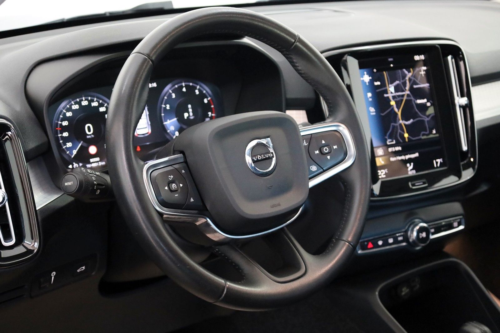 Fahrzeugabbildung Volvo XC40 T3 Momentum Pro, Navi, LED, DAB, PDC