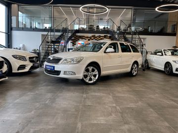 Skoda Octavia Combi Elegance DSG *NAVI*XENON*PDC*