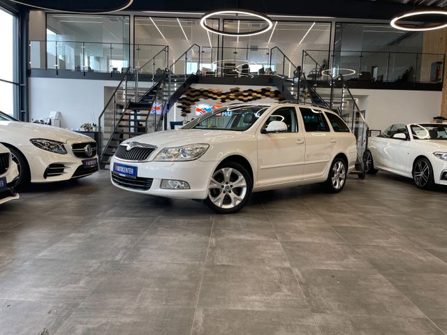 Skoda Octavia Combi Elegance DSG *NAVI*XENON*PDC*