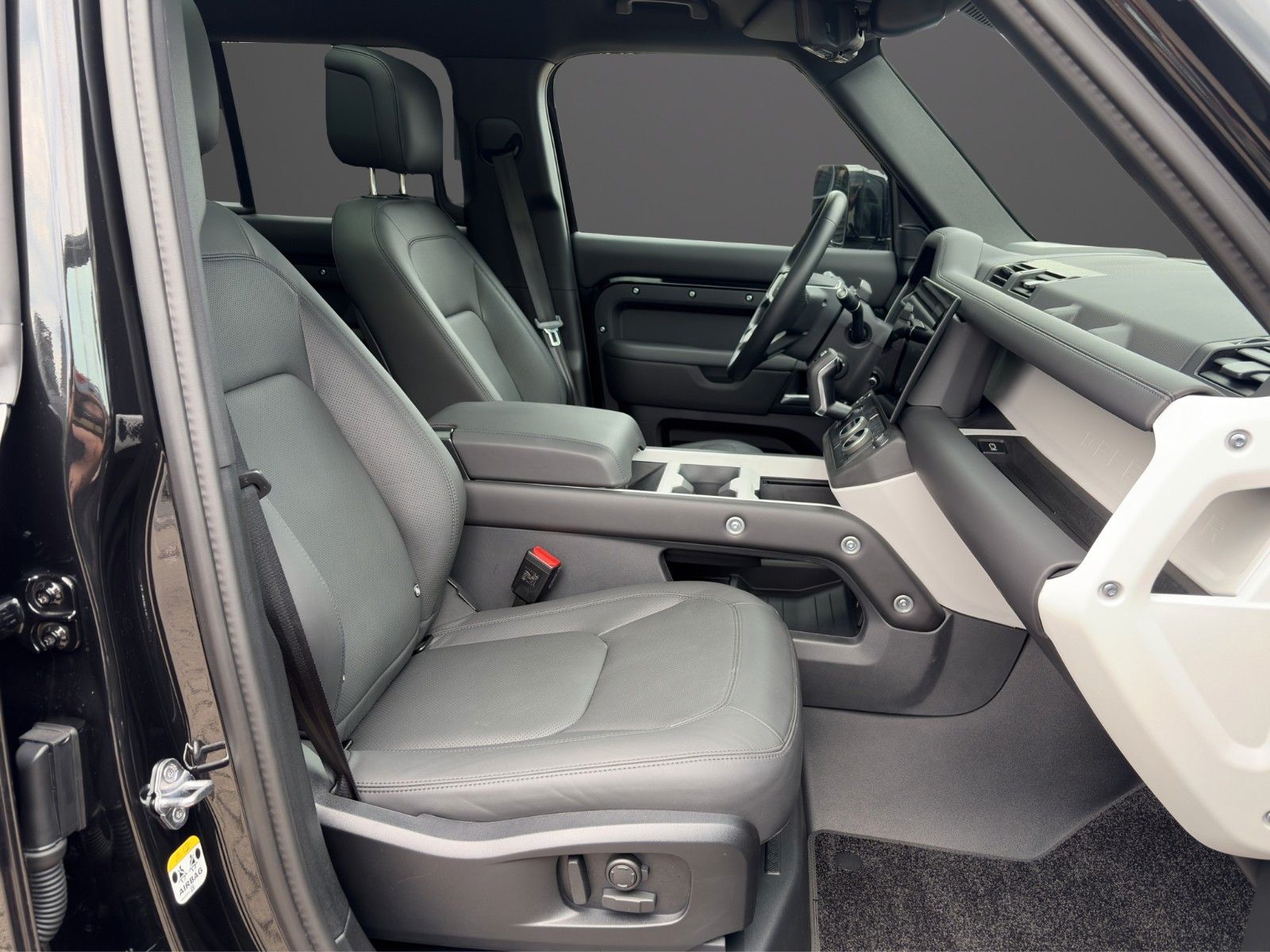 Fahrzeugabbildung Land Rover Defender 110 P425 X-Dynamic HSE MY2026