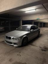 BMW E46 330i Coupé - BMW 330 aus 2001: 330i