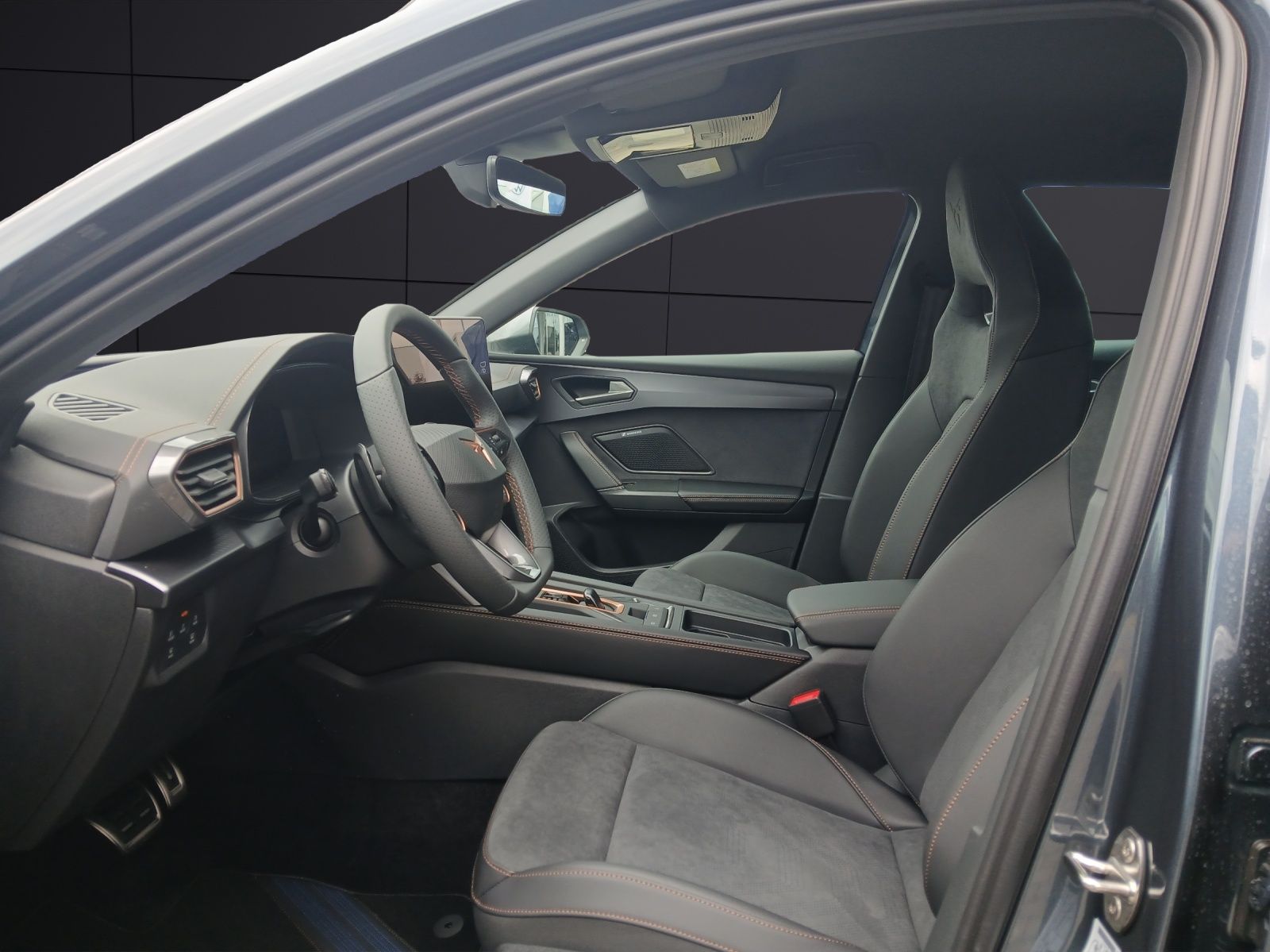 Fahrzeugabbildung CUPRA Leon Sportstourer VZ 1.5 e-Hybrid MATRIX AHK
