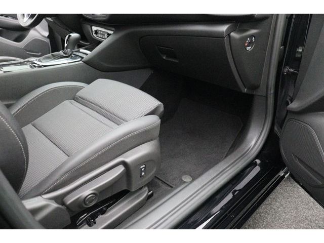 Fahrzeugabbildung Opel Insignia B Sports Tourer 2.0 Elegance LED ACC RK