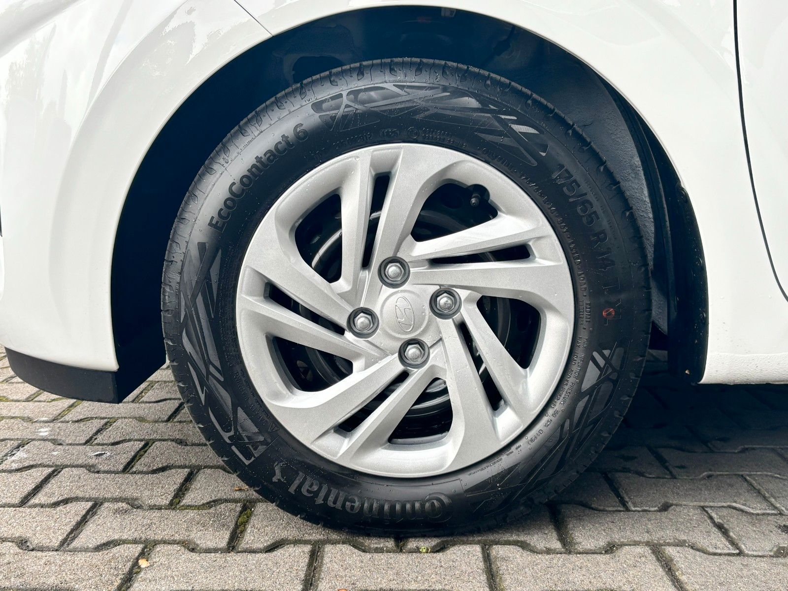 Fahrzeugabbildung Hyundai i10 Select 1.0l Navi/Klima/Kamera!