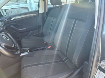 Volkswagen T-Roc - 8