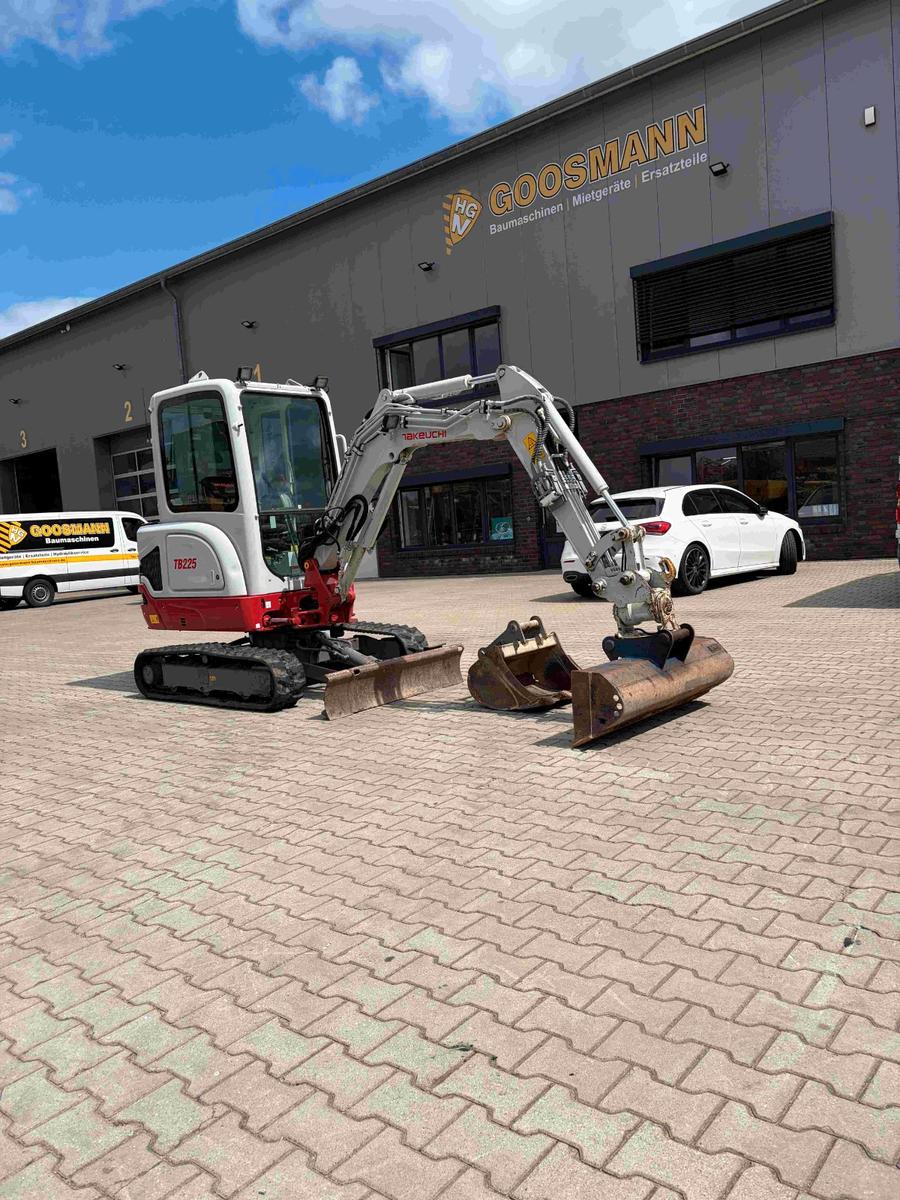 Takeuchi TB 225
