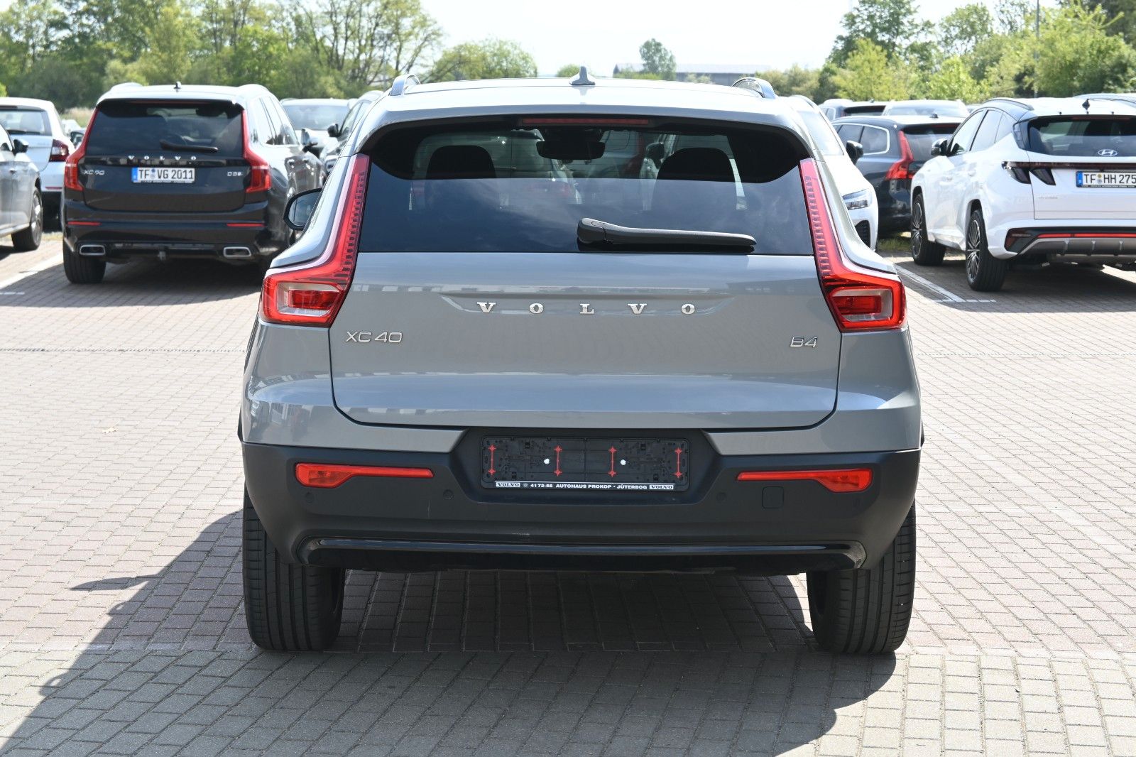 Fahrzeugabbildung Volvo XC40 B4 Plus Dark*LED*PANO*360*STHZ*H&K*DAB*BLIS