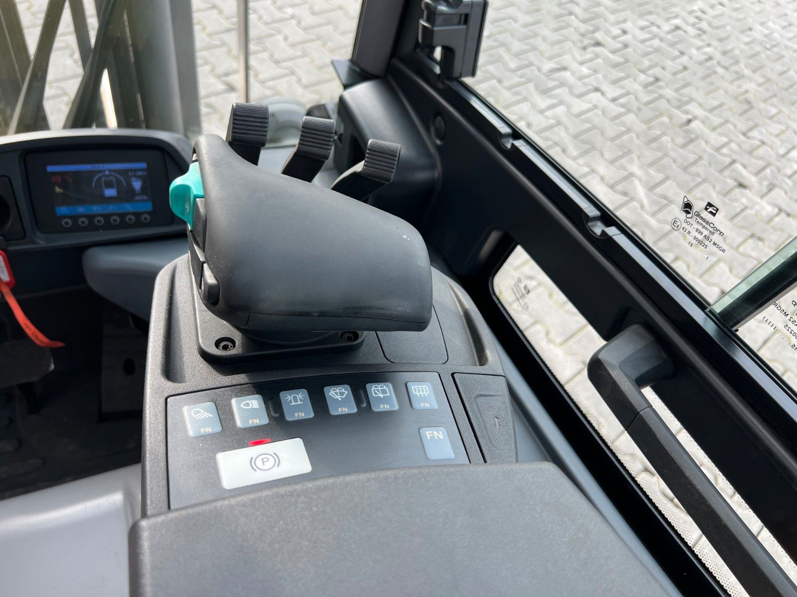 Fahrzeugabbildung Jungheinrich EFG 215 / Triplex: 4.25m! / SS /  4.029h