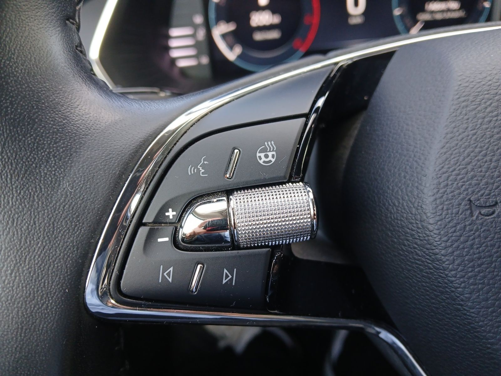 Fahrzeugabbildung SKODA Octavia Combi TSI Ambition LED Navi PDC SH LM