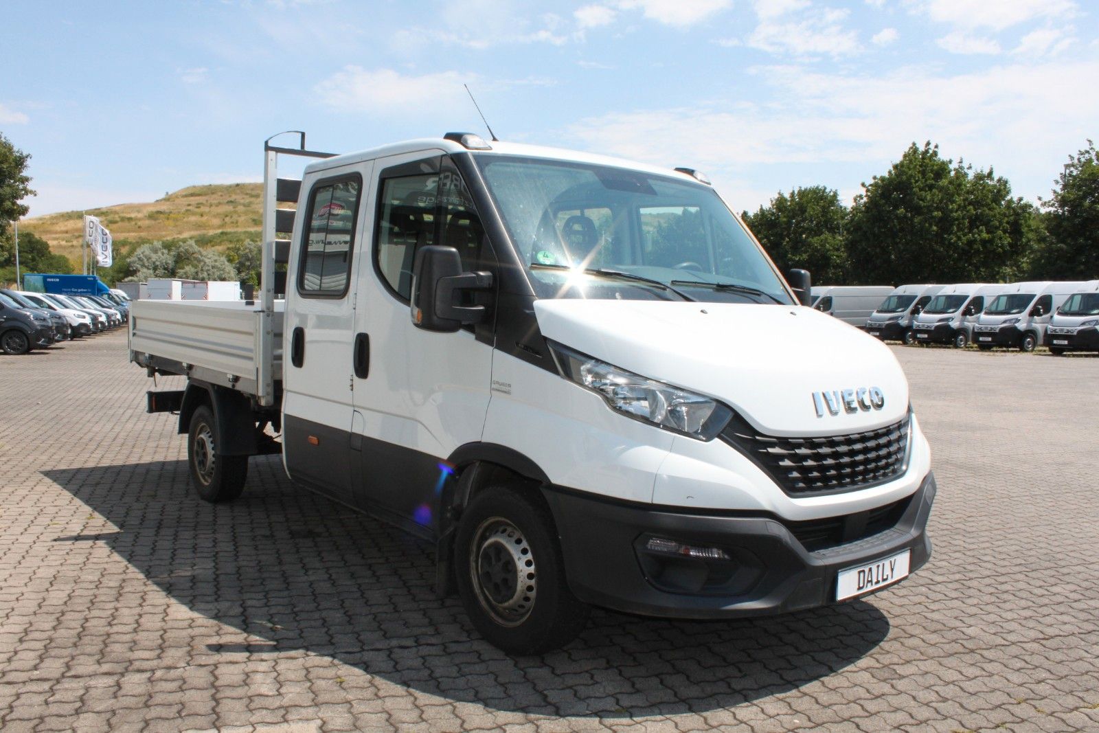 Fahrzeugabbildung Iveco Daily DoKa 35S14Kipper/Webasto