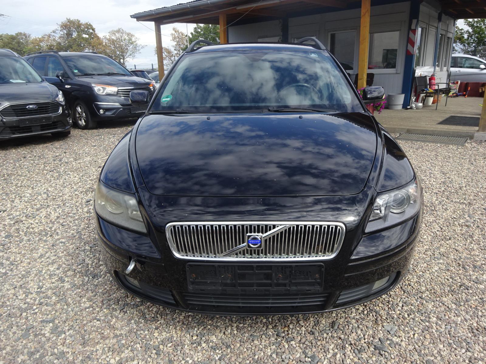 Volvo V50 2004 — rear view