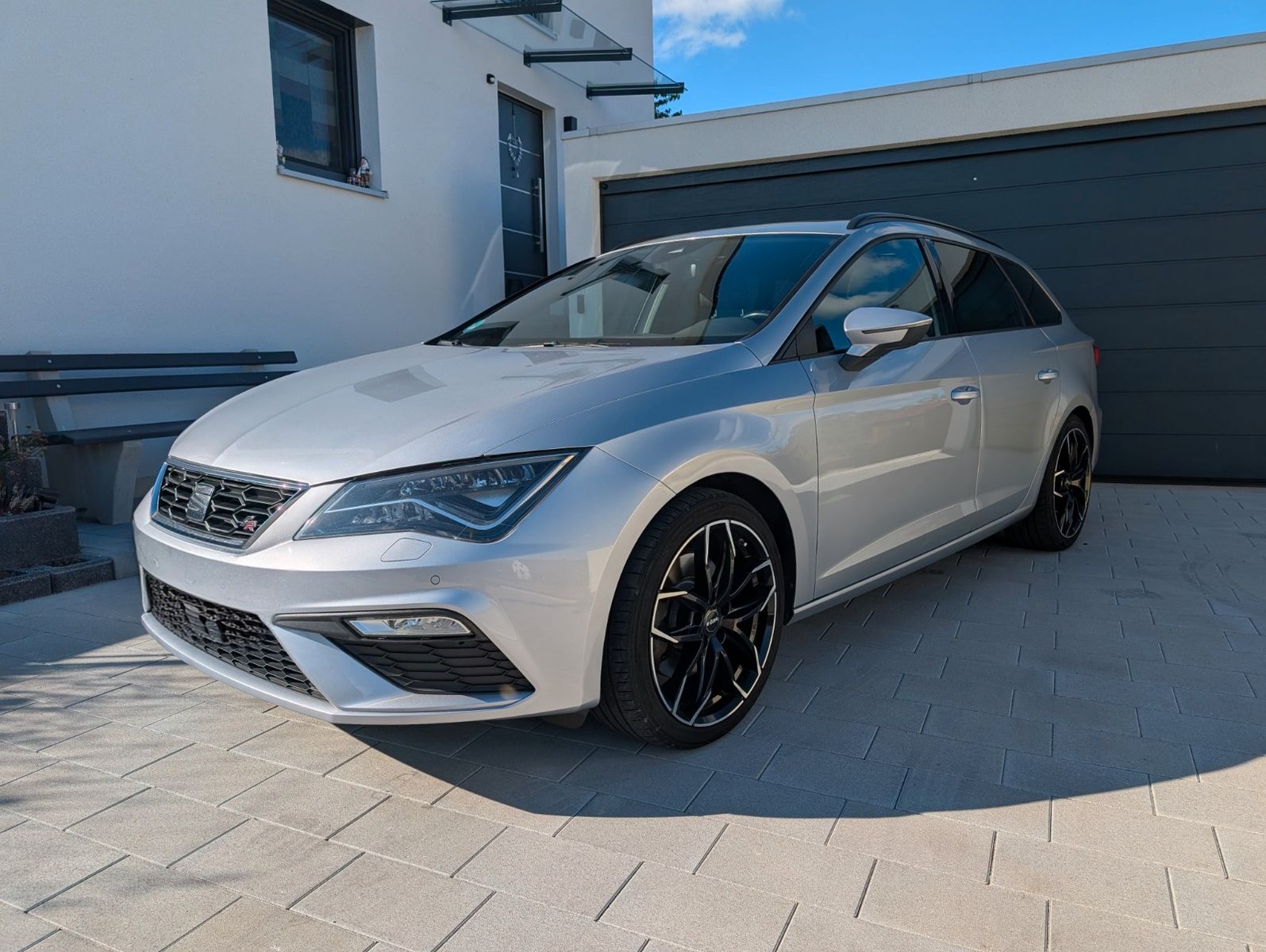 SEAT Leon ST 2.0 TSI 140kW FR DSG FR
