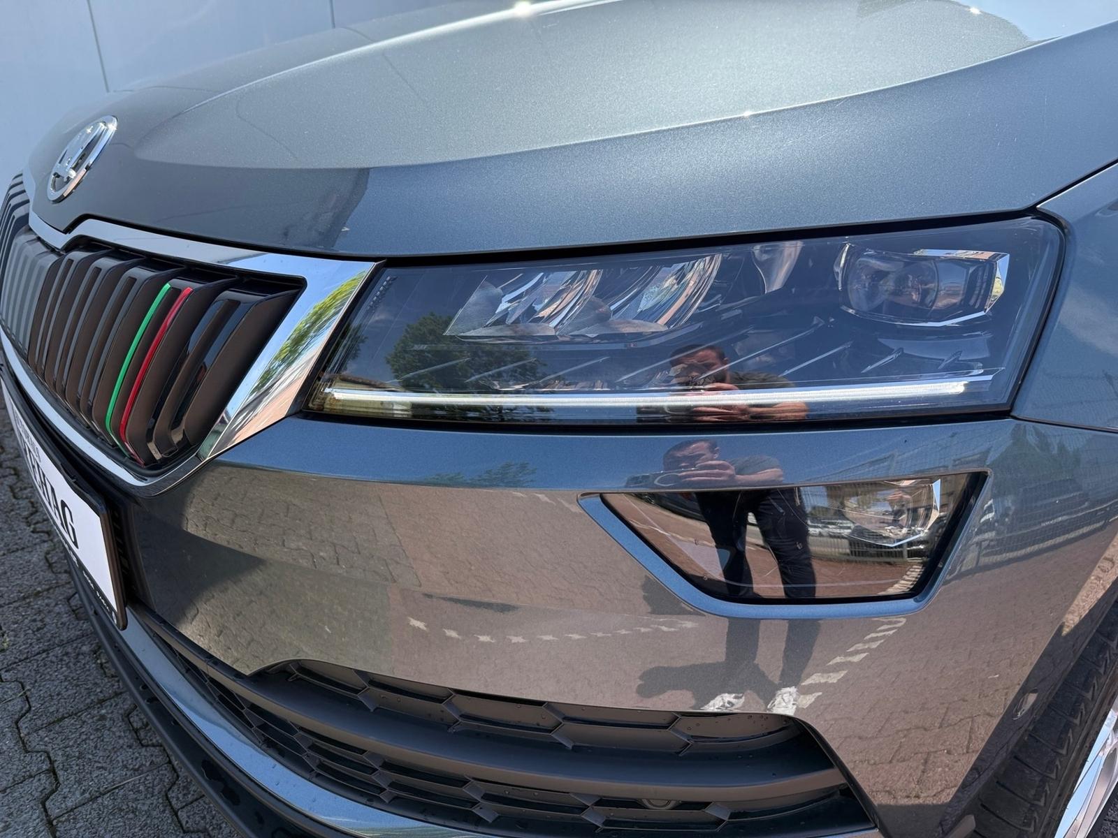 Skoda Karoq Clever 1,5 TSI DSG *PANO*STANDHEIZ*AHK*CAN