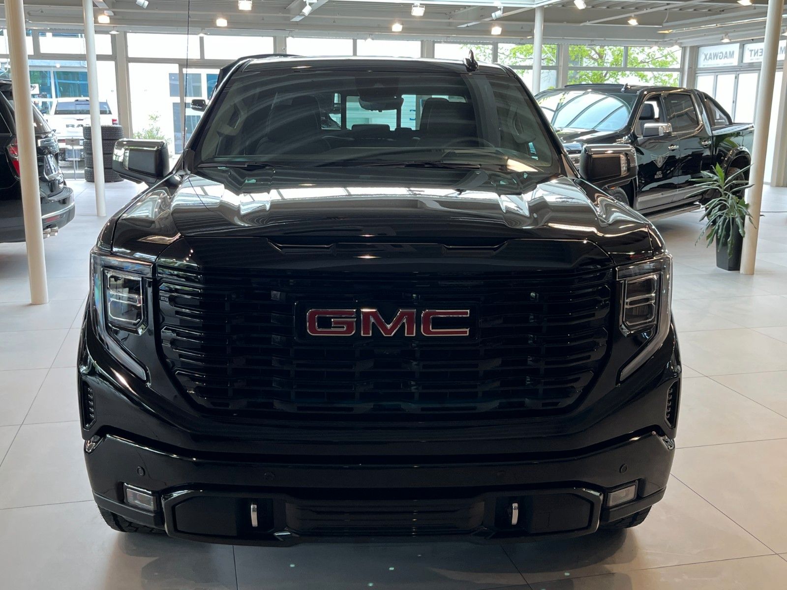 Fahrzeugabbildung GMC Sierra 1500 Denali Black 6.2 LPG*HeadUp*360°