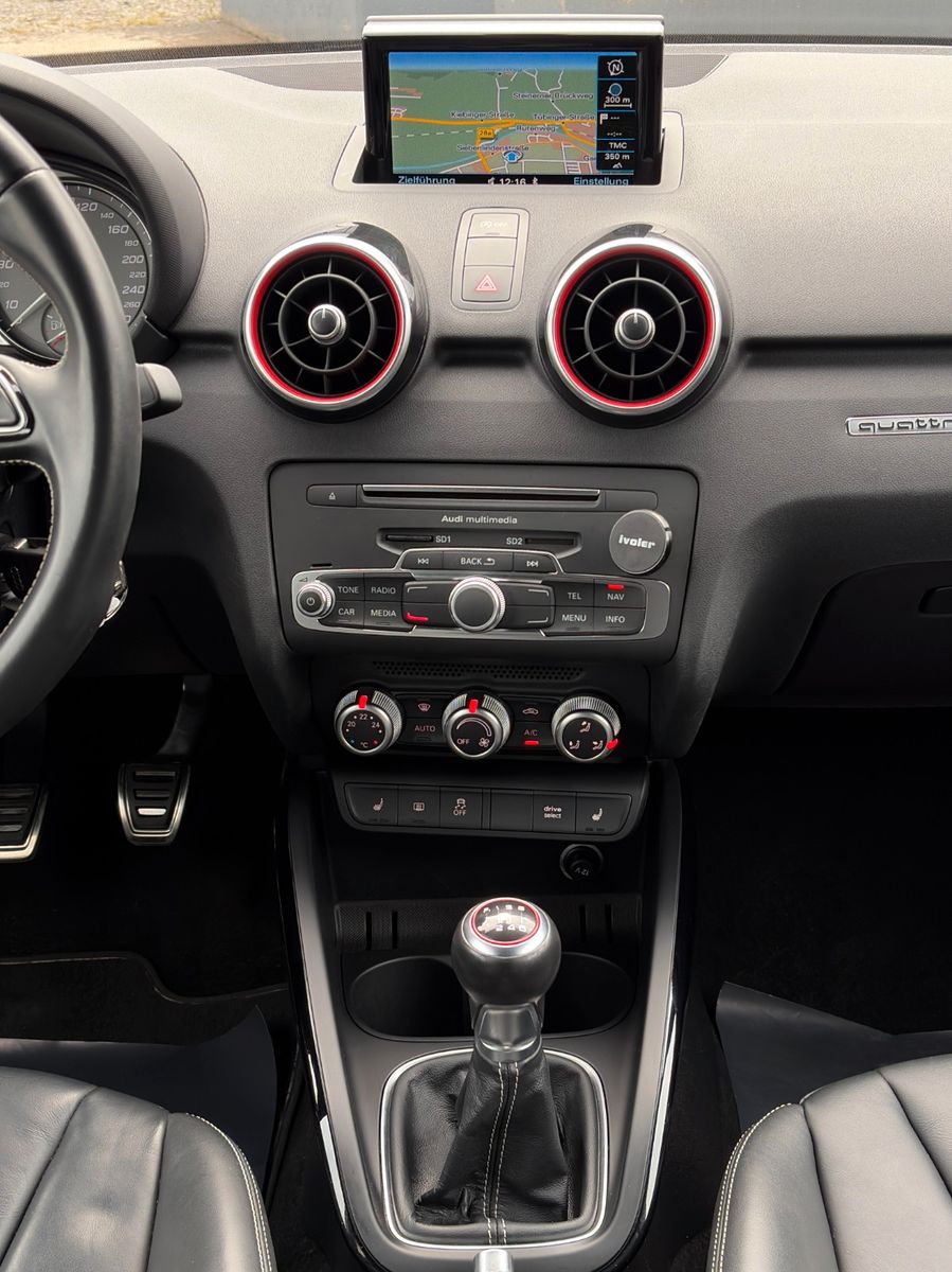 Fahrzeugabbildung Audi S1 2.0 TFSI quattro SHZ PDC Navi Leder Ambiente