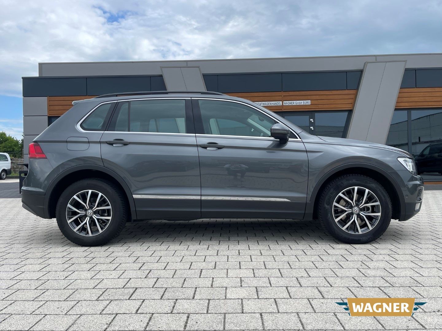 Fahrzeugabbildung Volkswagen Tiguan Comfortline  Automatik 4Motion