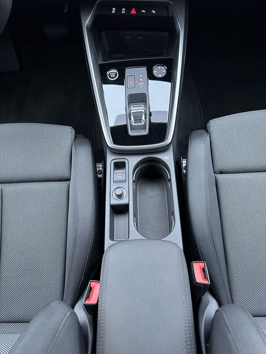 Fahrzeugabbildung Audi A3 SpB 35 TDI S-Line NAV+LED+ACC+AHK+18ZO+VCOCK