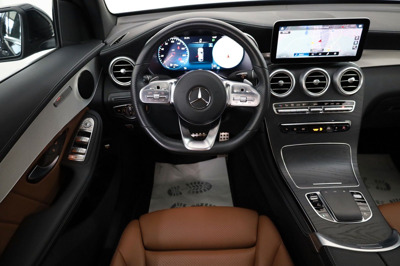 Fahrzeugabbildung Mercedes-Benz GLC 200d COUPE AMG Line Leder,Navi,LED,Kamera,SD