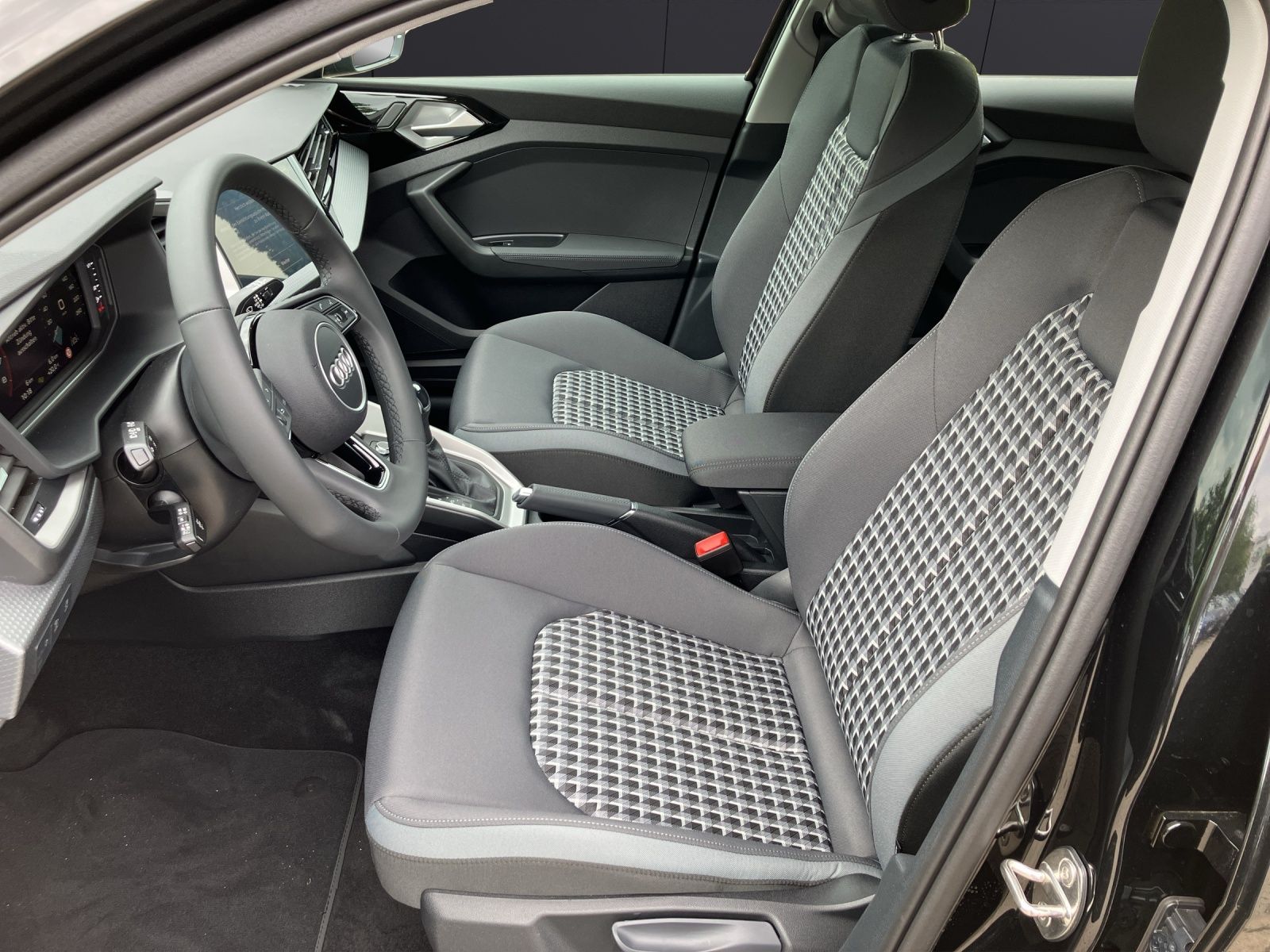 Fahrzeugabbildung Audi A1 Sportback 30 TFSI advanced LED,NAVI,DAB