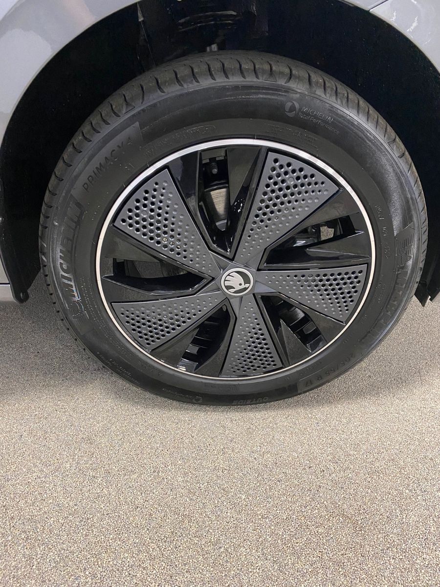 Fahrzeugabbildung SKODA Kamiq 1.5 TSI DSG Monte Carlo+MATRIX+PANORAMA+BC