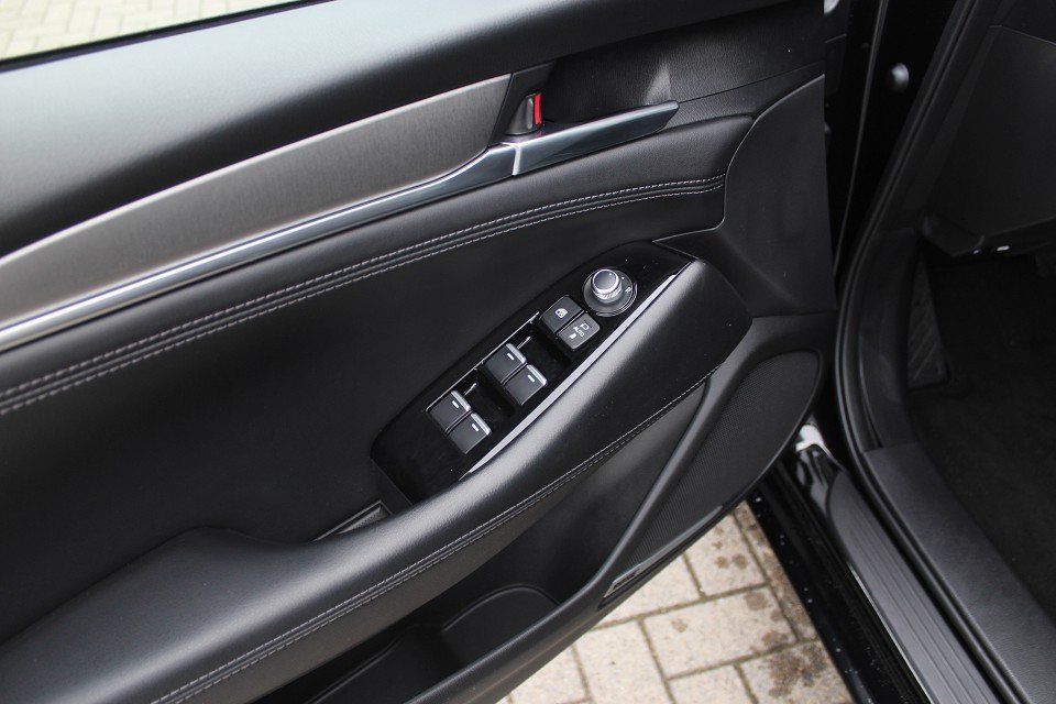 Fahrzeugabbildung Mazda 6 L Exclusive-Line G-165 AT LEDER-S NAVI el.Sitz