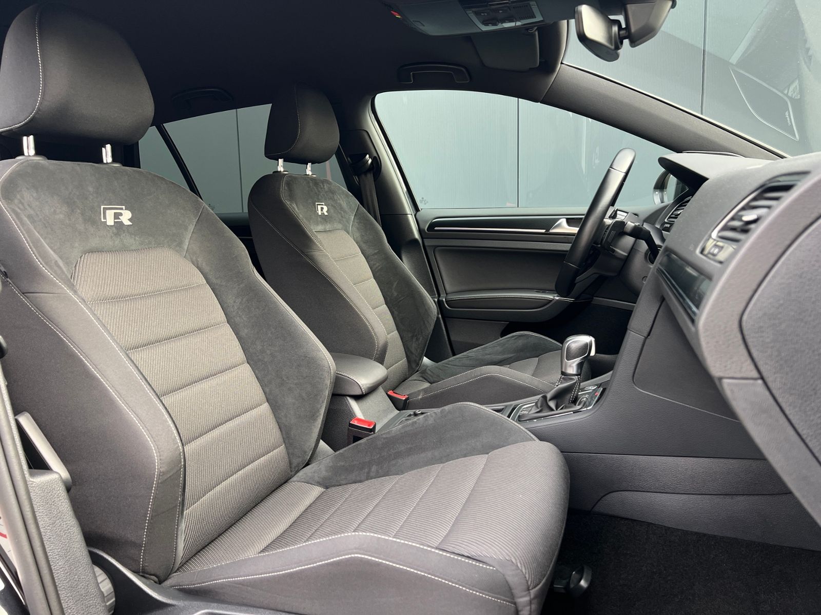 Fahrzeugabbildung Volkswagen Golf VII R 4MOTION 2.0 TSI OPF DSG *Sportauspuff