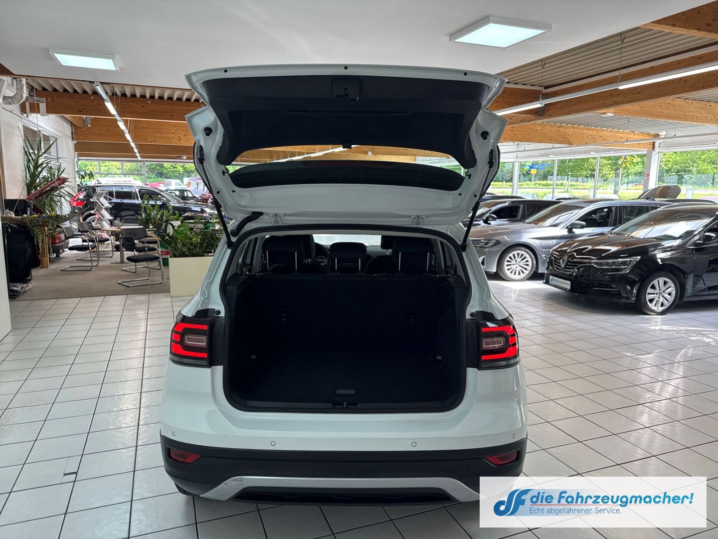 Fahrzeugabbildung Volkswagen T-Cross Life 1.0 TSI EU6d Musikstreaming DAB Tot