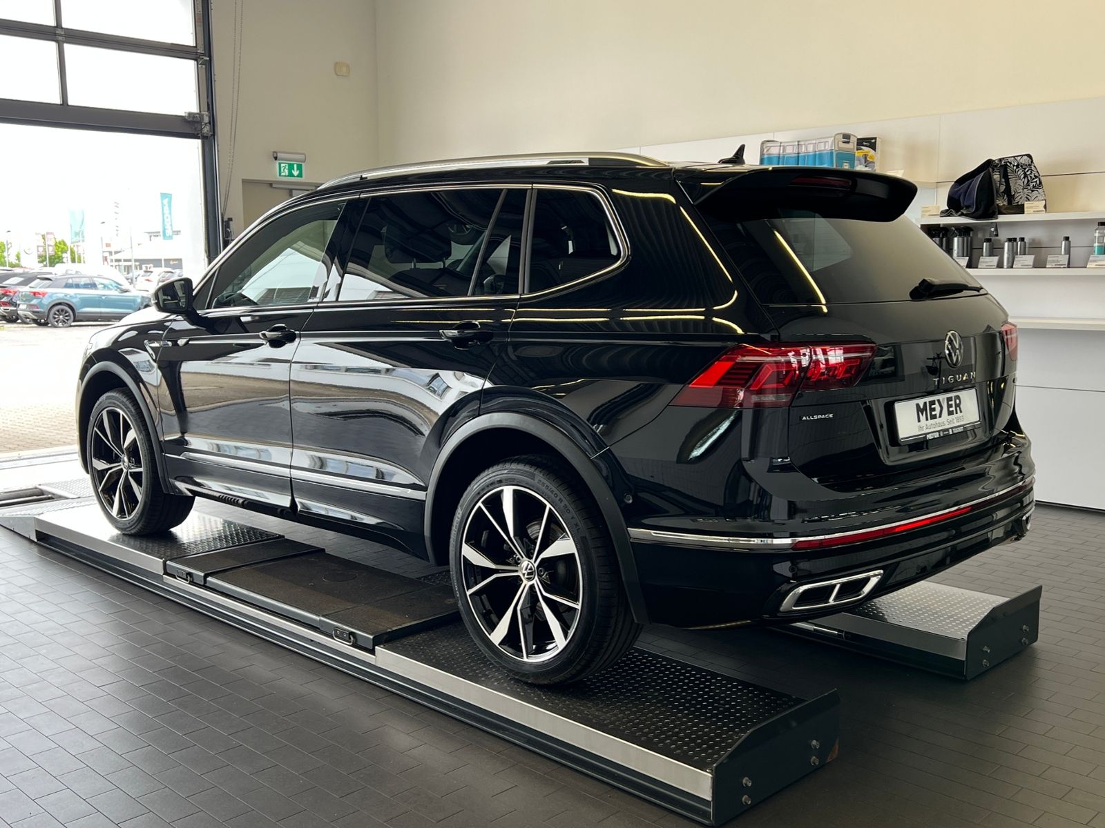 Fahrzeugabbildung Volkswagen Tiguan Allspace R-Line 2.0 TDI DSG 4Motion *AHK,