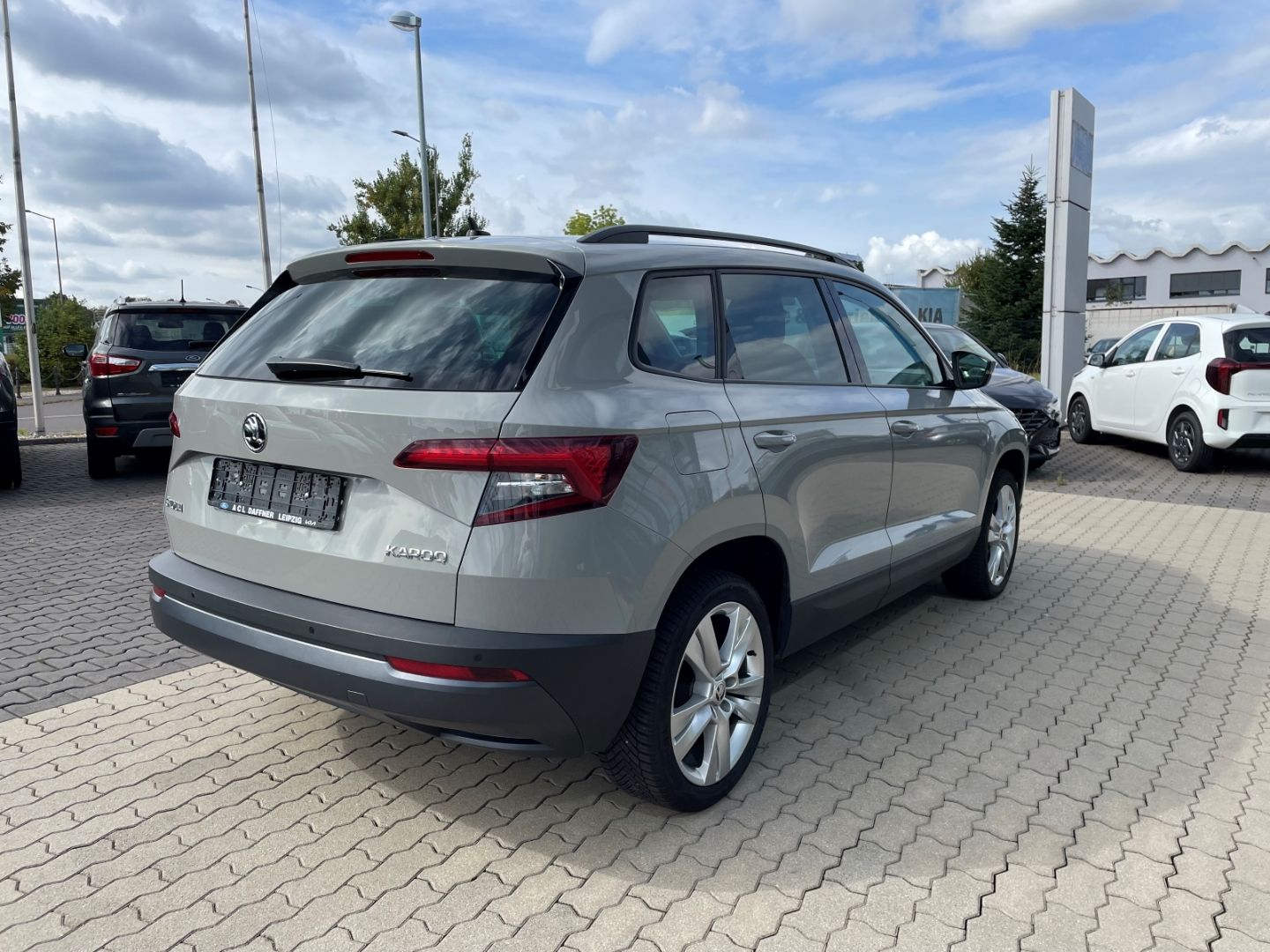 Fahrzeugabbildung SKODA Karoq Style LED Navi totWinkAss induktivLaden