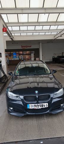 BMW 320i Touring -