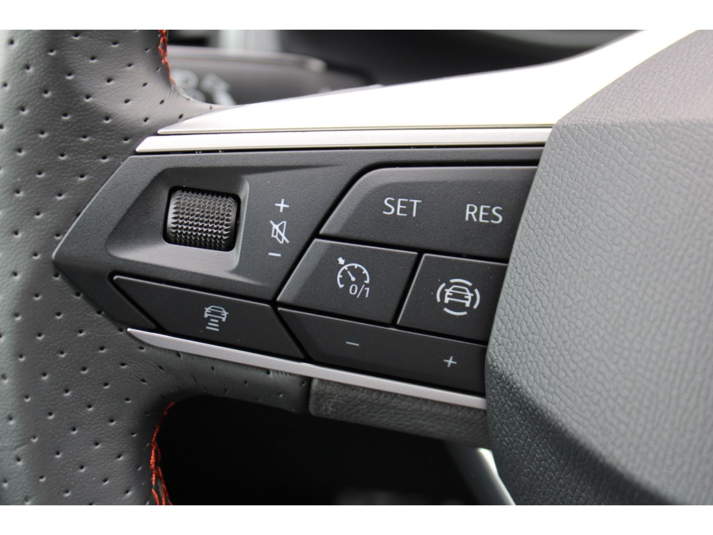 SEAT Ateca FR 1.5 TSI ACT ACC LED TWA AHK Navi beats - Image 17