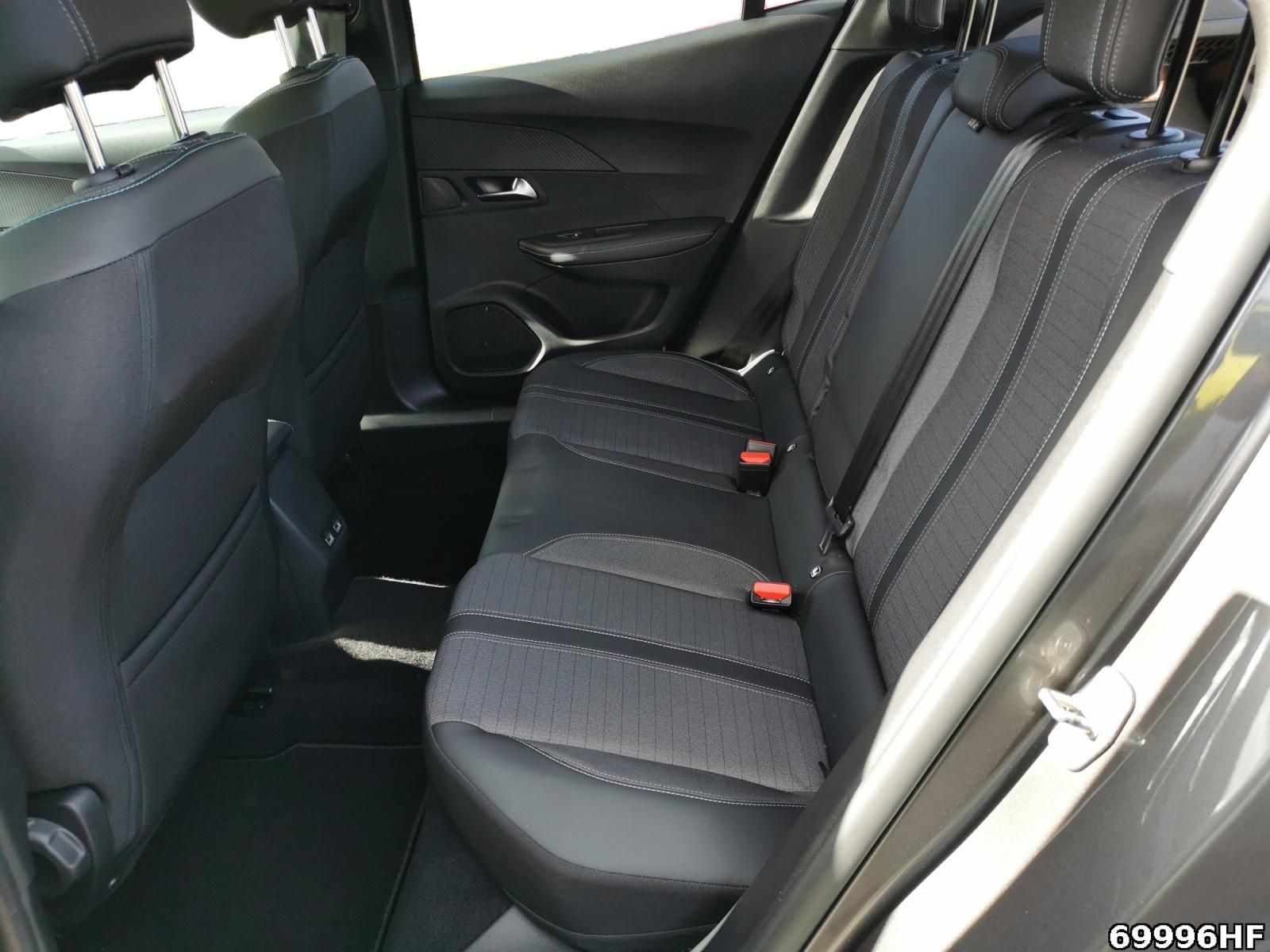 Fahrzeugabbildung Peugeot 2008 Allure Pack 1.2 PureTech 96kW *NAVI*KAMERA