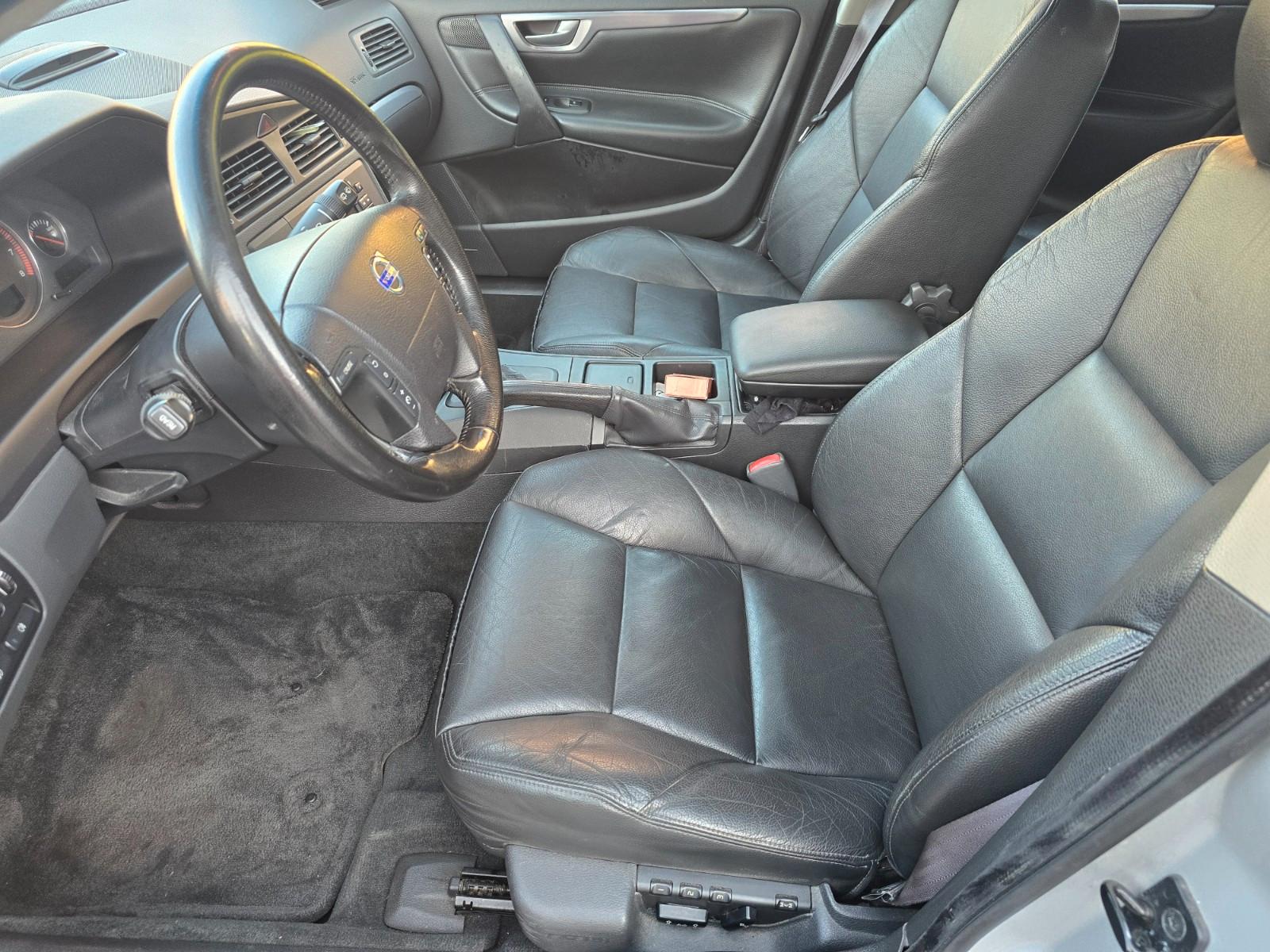 Volvo V70 2004 — photo 10