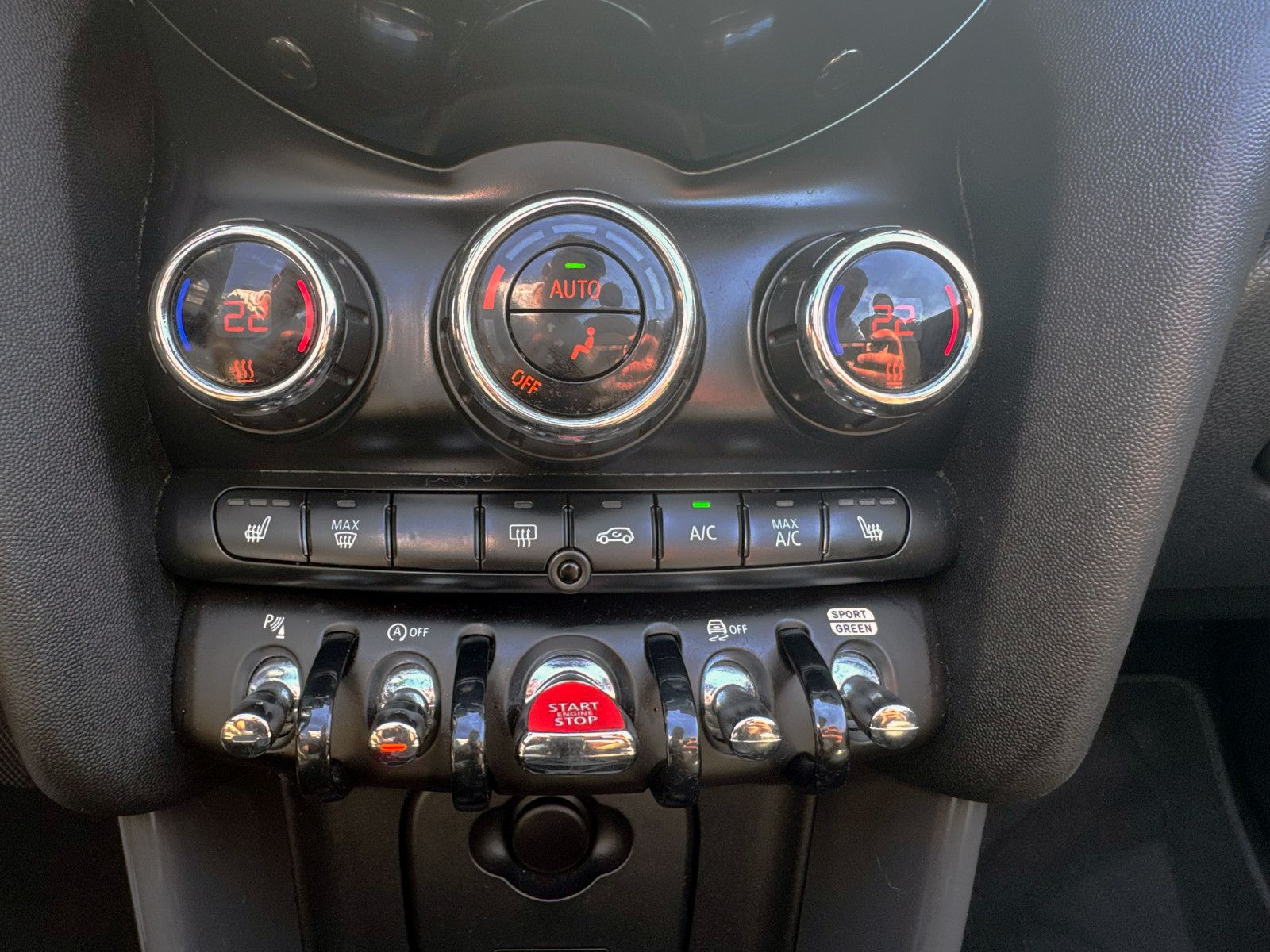 Fahrzeugabbildung MINI COOPER Cabrio Aut. SHZ KAM PDC BT AMBI 2-Zonen