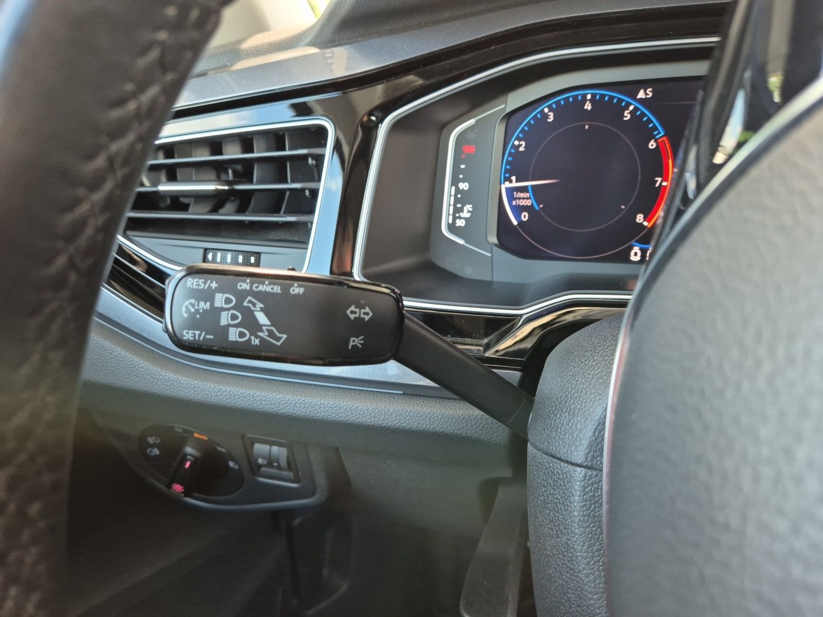 Fahrzeugabbildung Volkswagen Polo TSI Highline Navi AID RFK SH LM