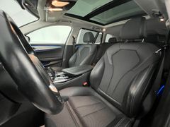 BMW 520 d M Sport Line / 2.HD / NUR 87.tKM /PANORAMA BMW 520 d M Sport Line / 2.HD / NUR 87.tKM /PANORAMA