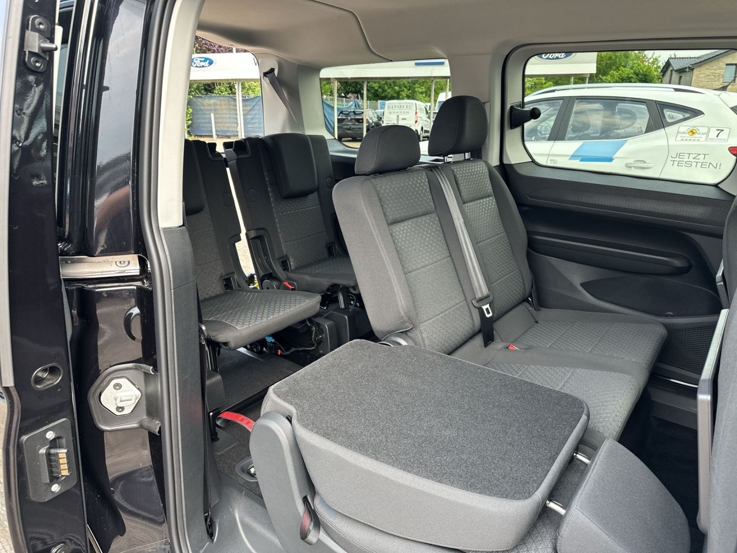 Fahrzeugabbildung Ford Tourneo Connect Grand 7-sitzer PHEV Titanium 1.5