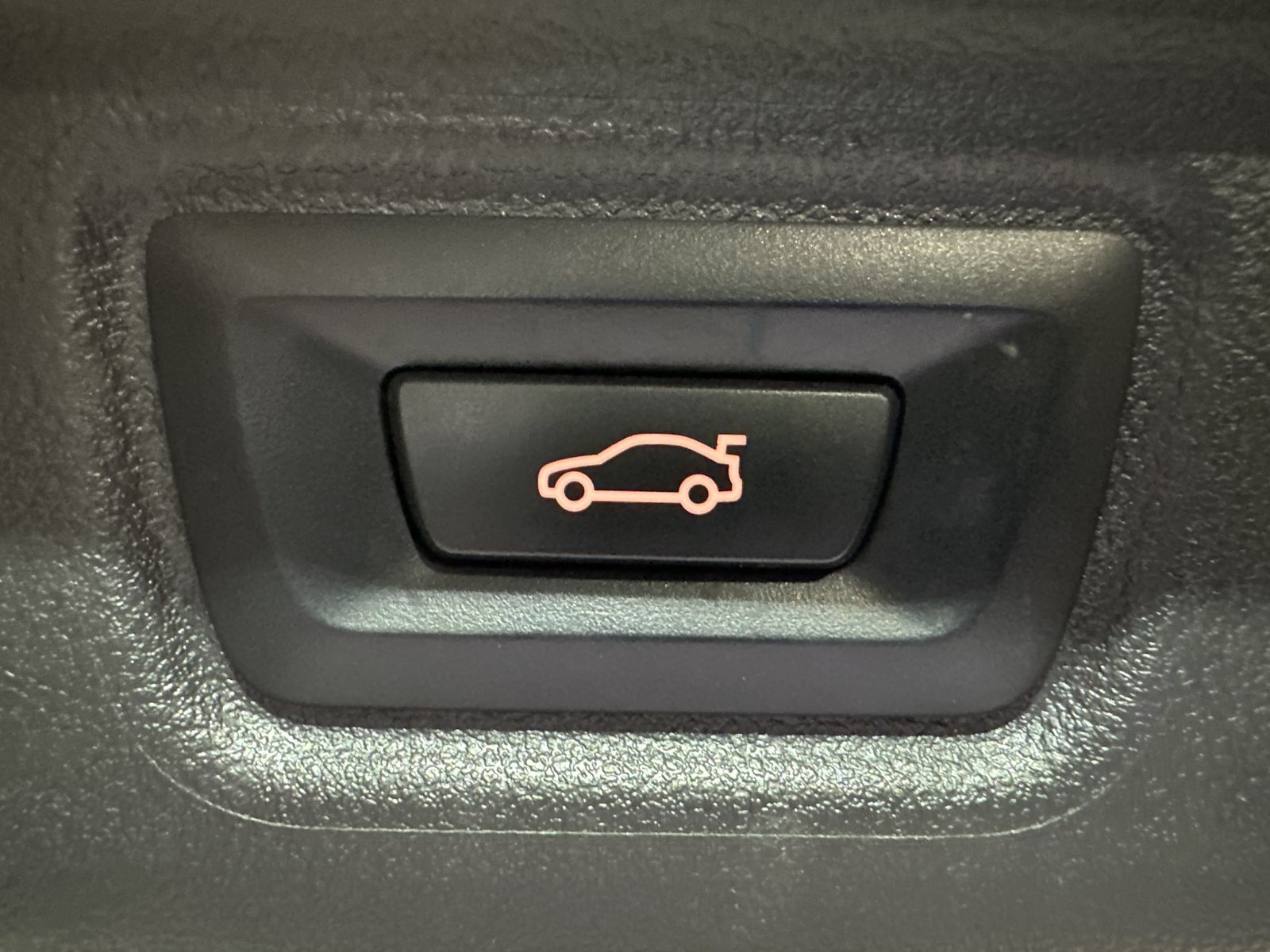 Fahrzeugabbildung BMW 320e Touring M-Sport Aut. NAV+LED+PANO+WIDE+HIFI