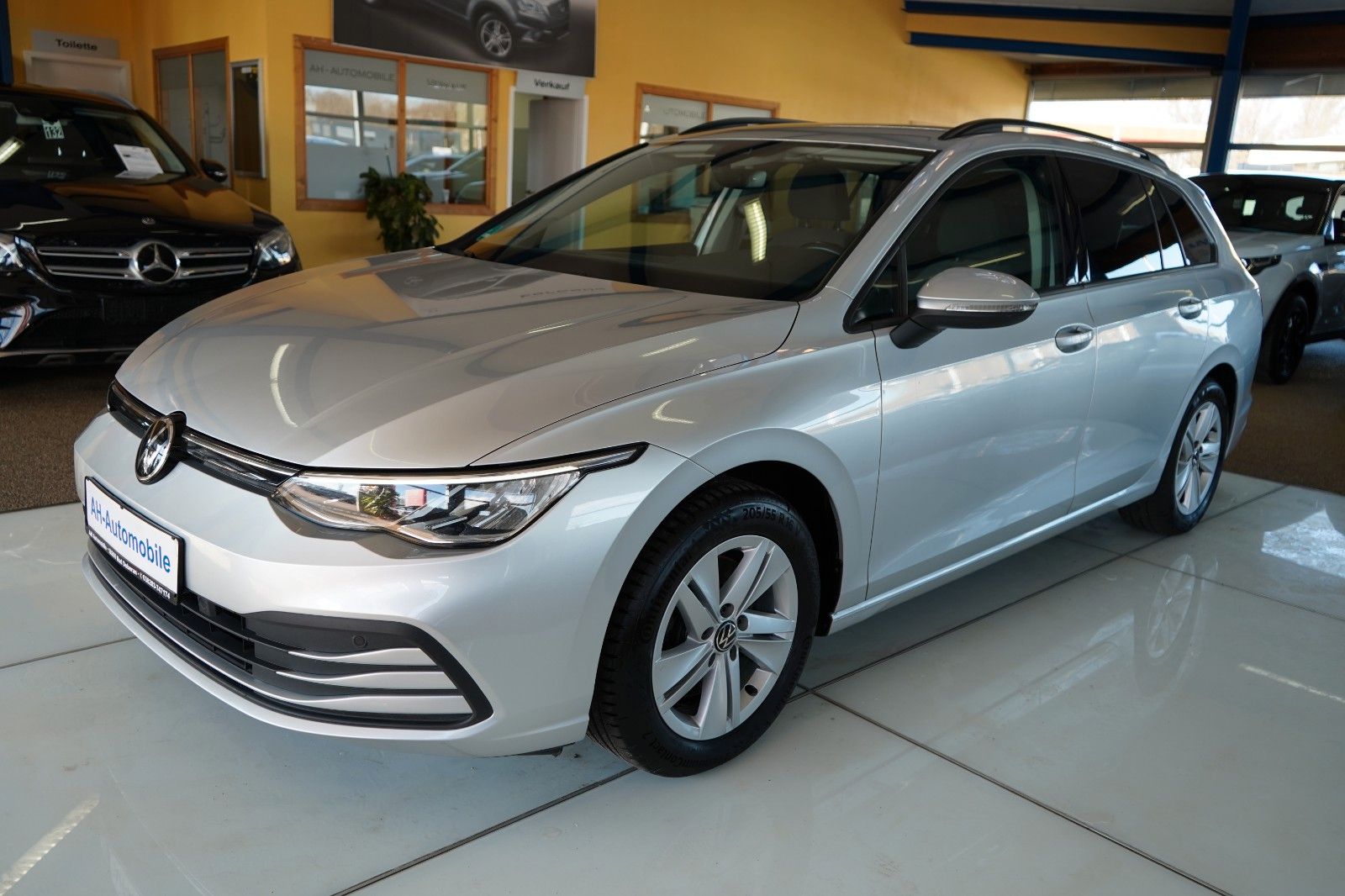 Volkswagen Golf - 1
