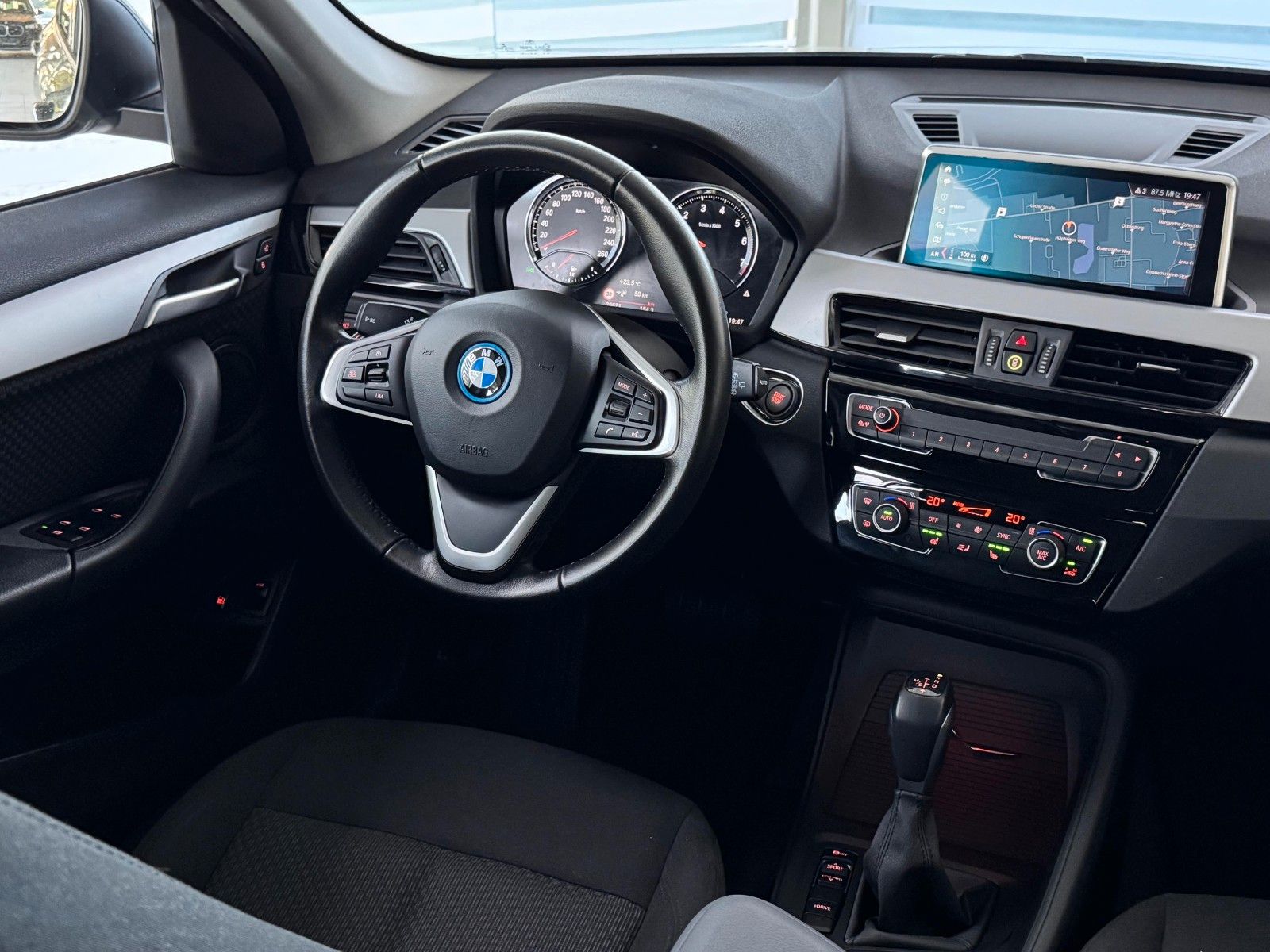 BMW X1 xD25e KAMERA AHK Shz Navi Unfallfrei foto 8
