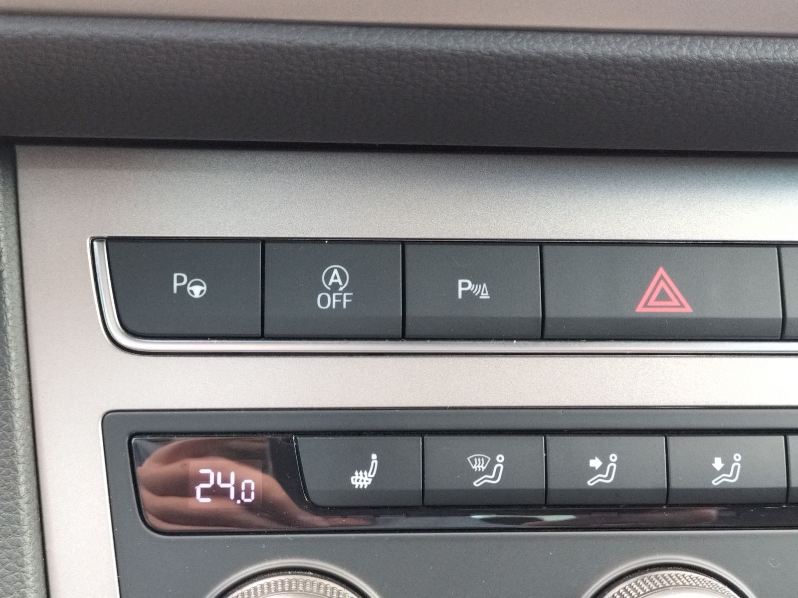 Fahrzeugabbildung SEAT Ateca TSI Xperience DSG 4Drive LED Navi AID ACC