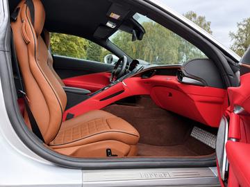 صورة 5 لـ 2021 Ferrari ROMA