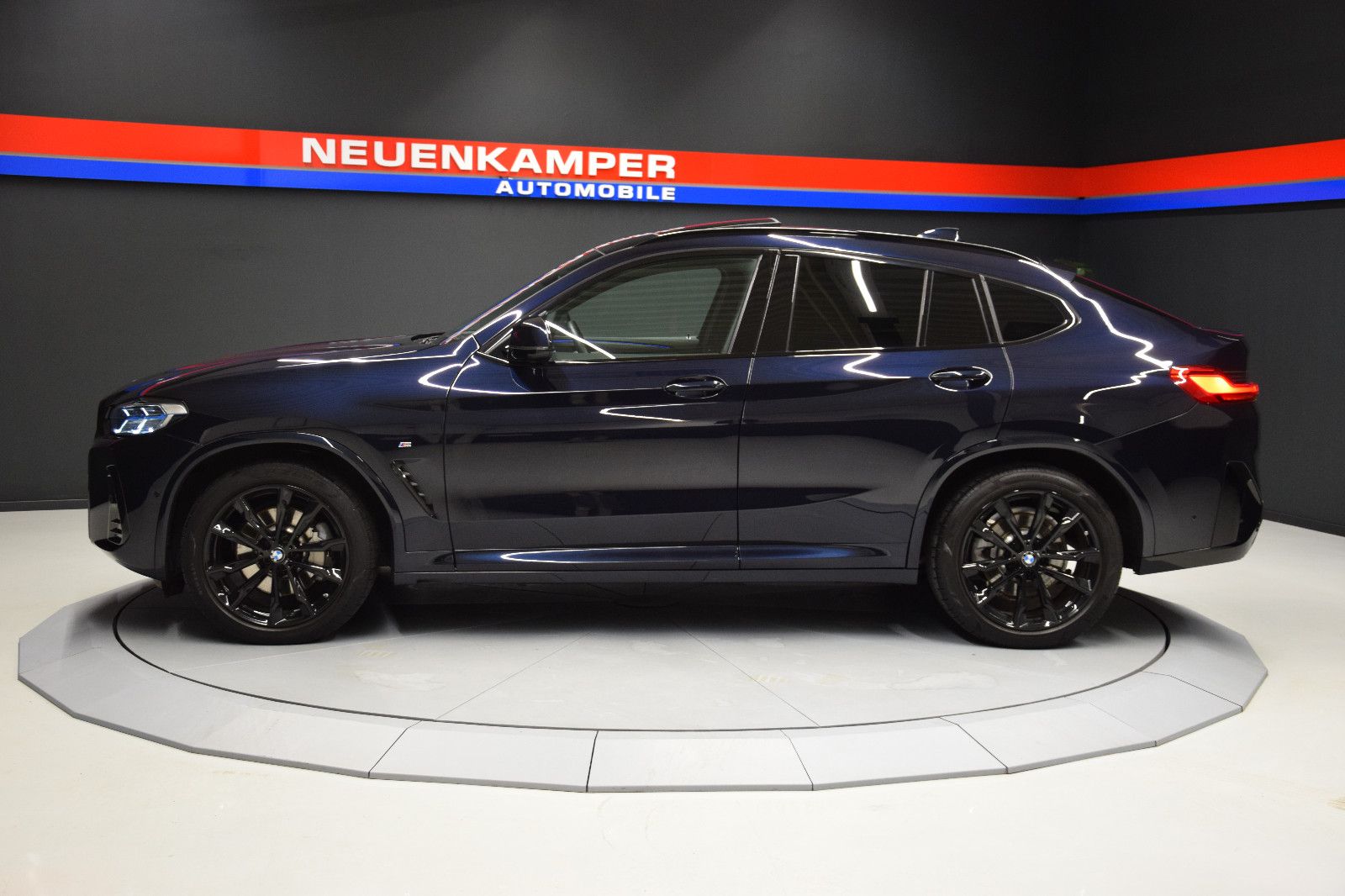 Fahrzeugabbildung BMW X4 xDrive 30 d M Sport Pano HuD Laser ACC AHK
