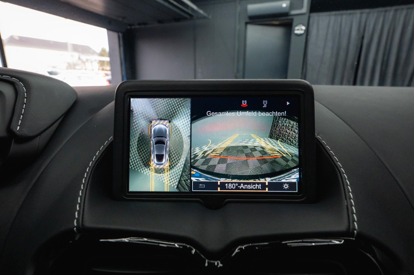 Fahrzeugabbildung Aston Martin V8 Vantage 4.0 V8 DB11 Coupe *1.Hand*360*Memory*