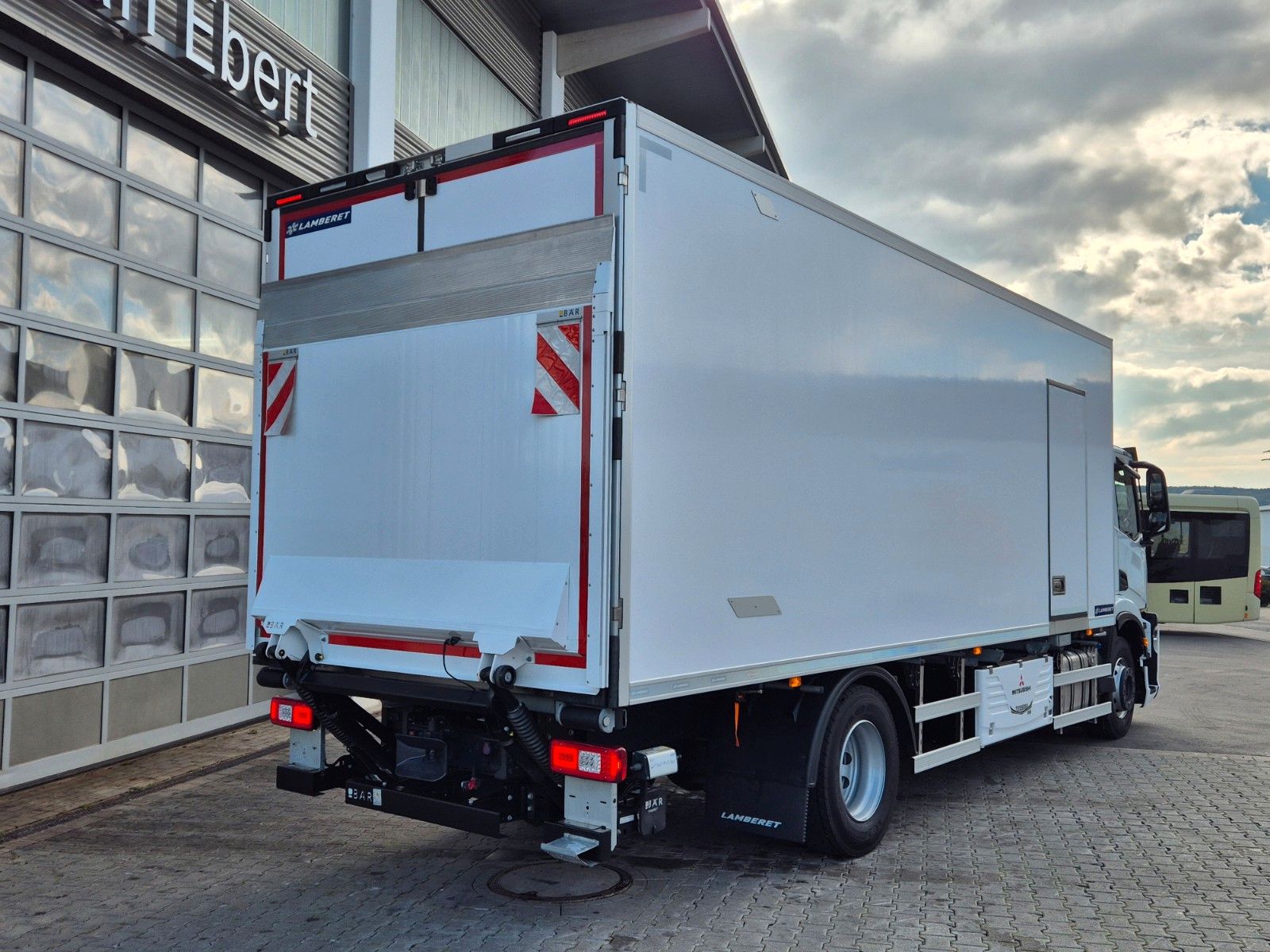 Fahrzeugabbildung Iveco AD190S40/FP Lamberet Mitsubishi LBW Tür AHK